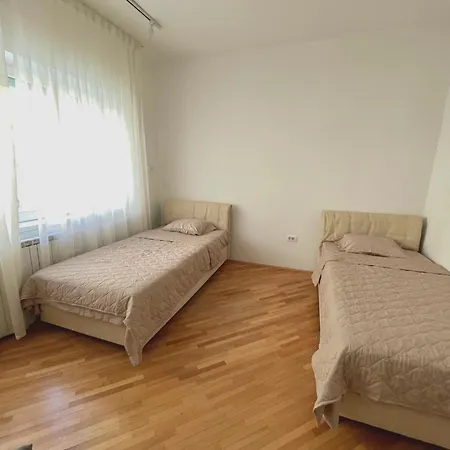 Debar Maalo 2Bdrm Apt, 2 Min Walk To City Park Skopje Exteriör bild