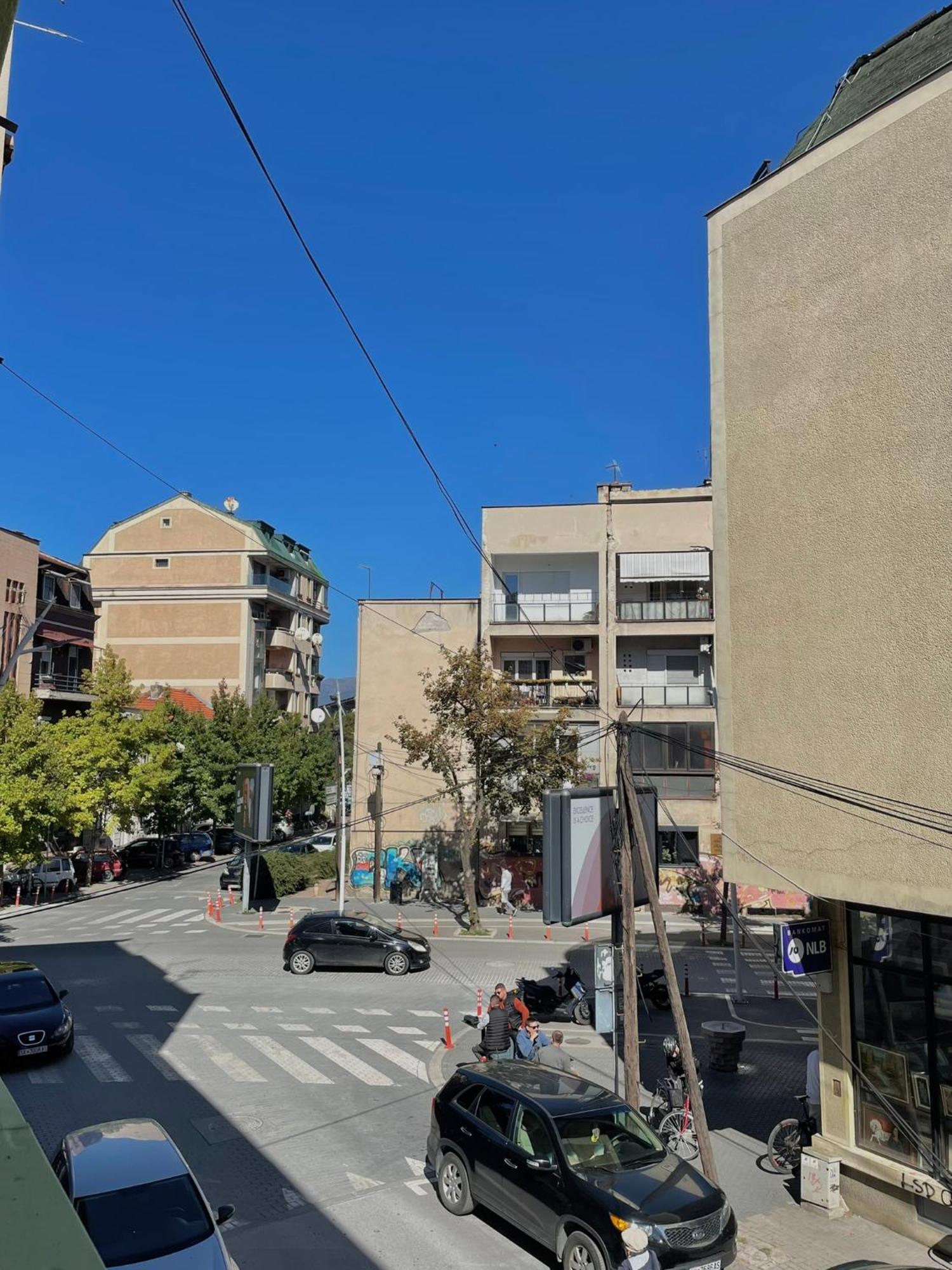 Lägenhet Debar Maalo 2bdrm Apt, 2 Min Walk To Park