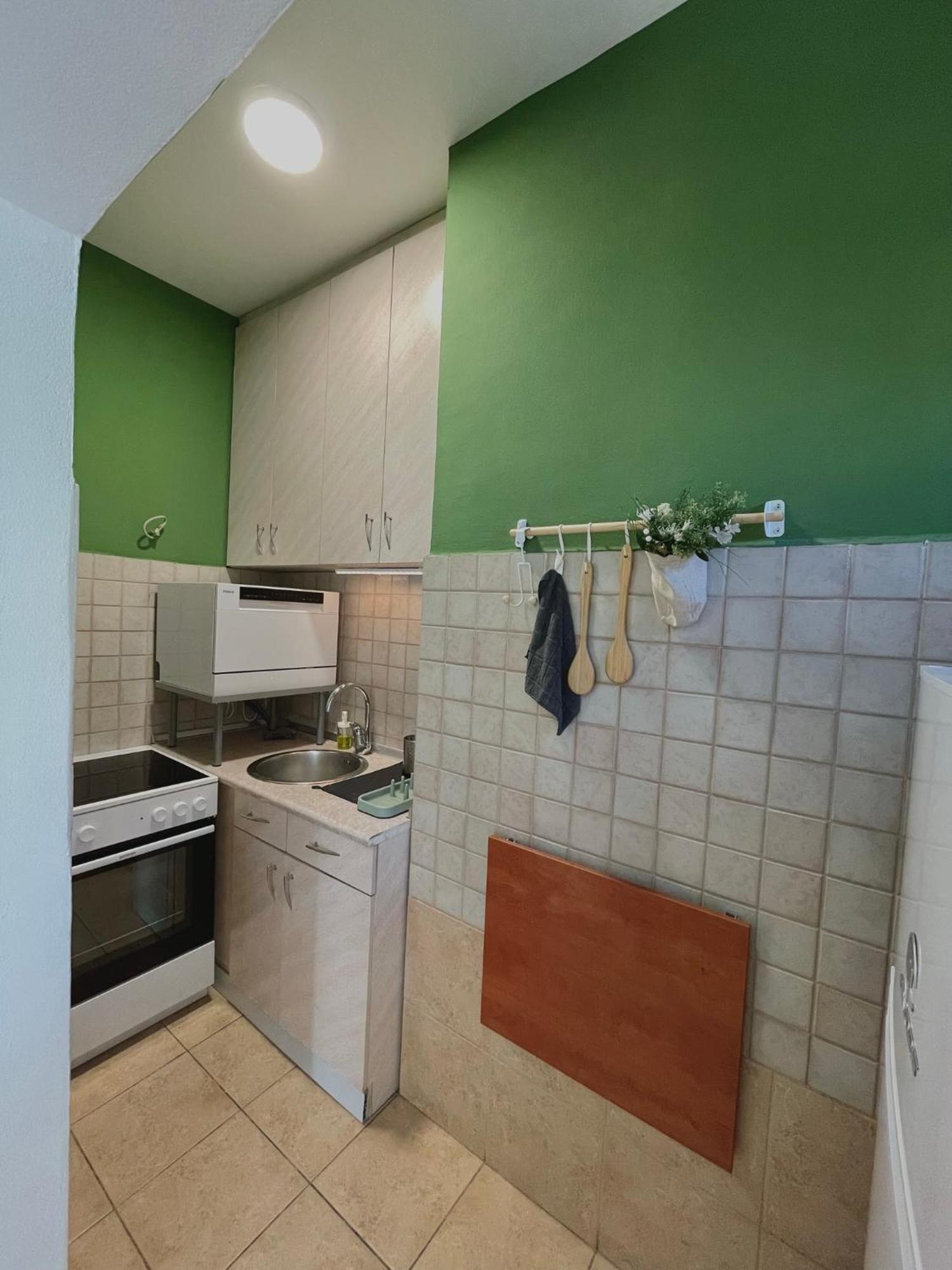 Lägenhet Debar Maalo 2bdrm Apt, 2 Min Walk To Park *