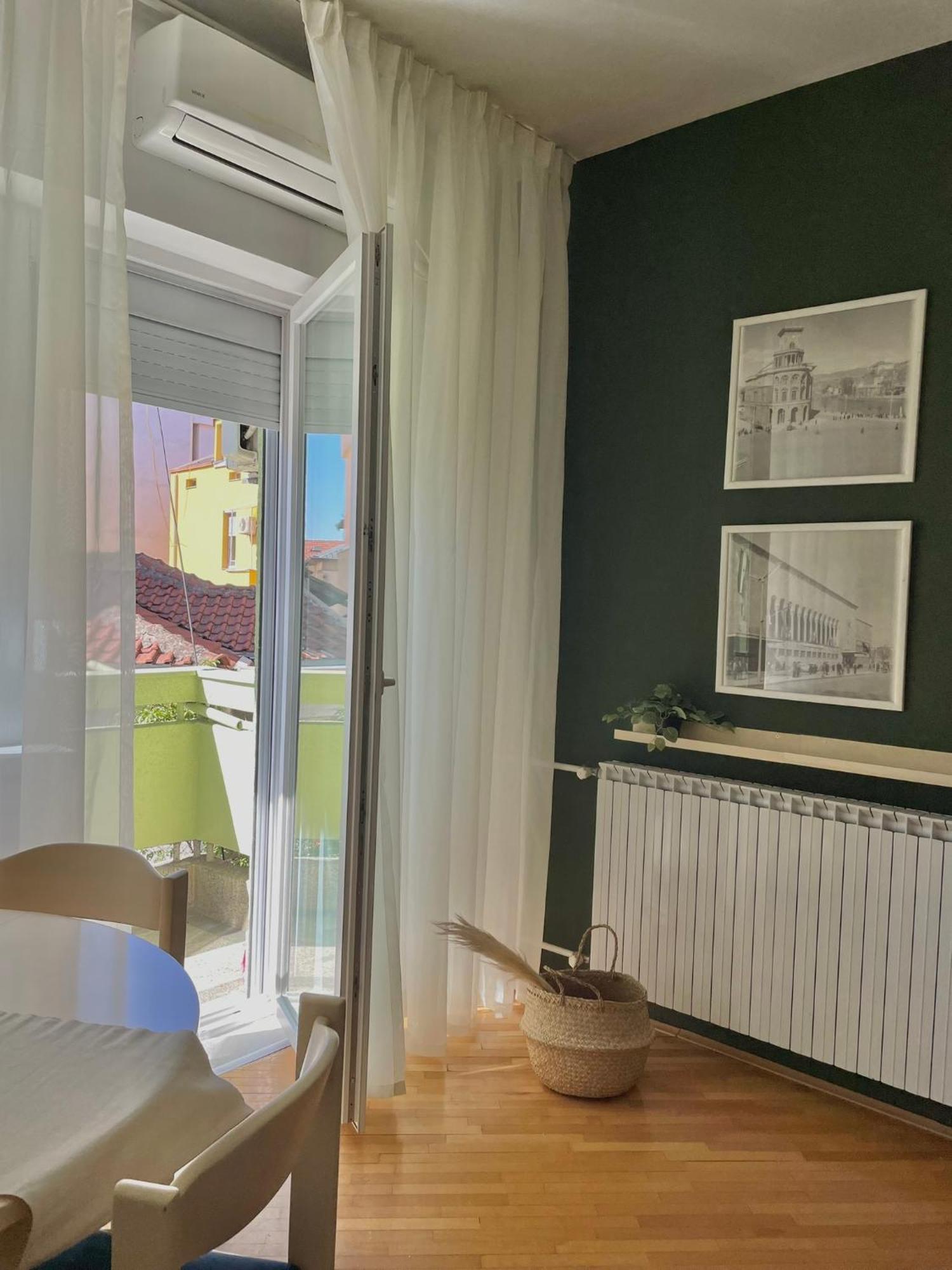 Debar Maalo 2bdrm Apt, 2 Min Walk To Park *