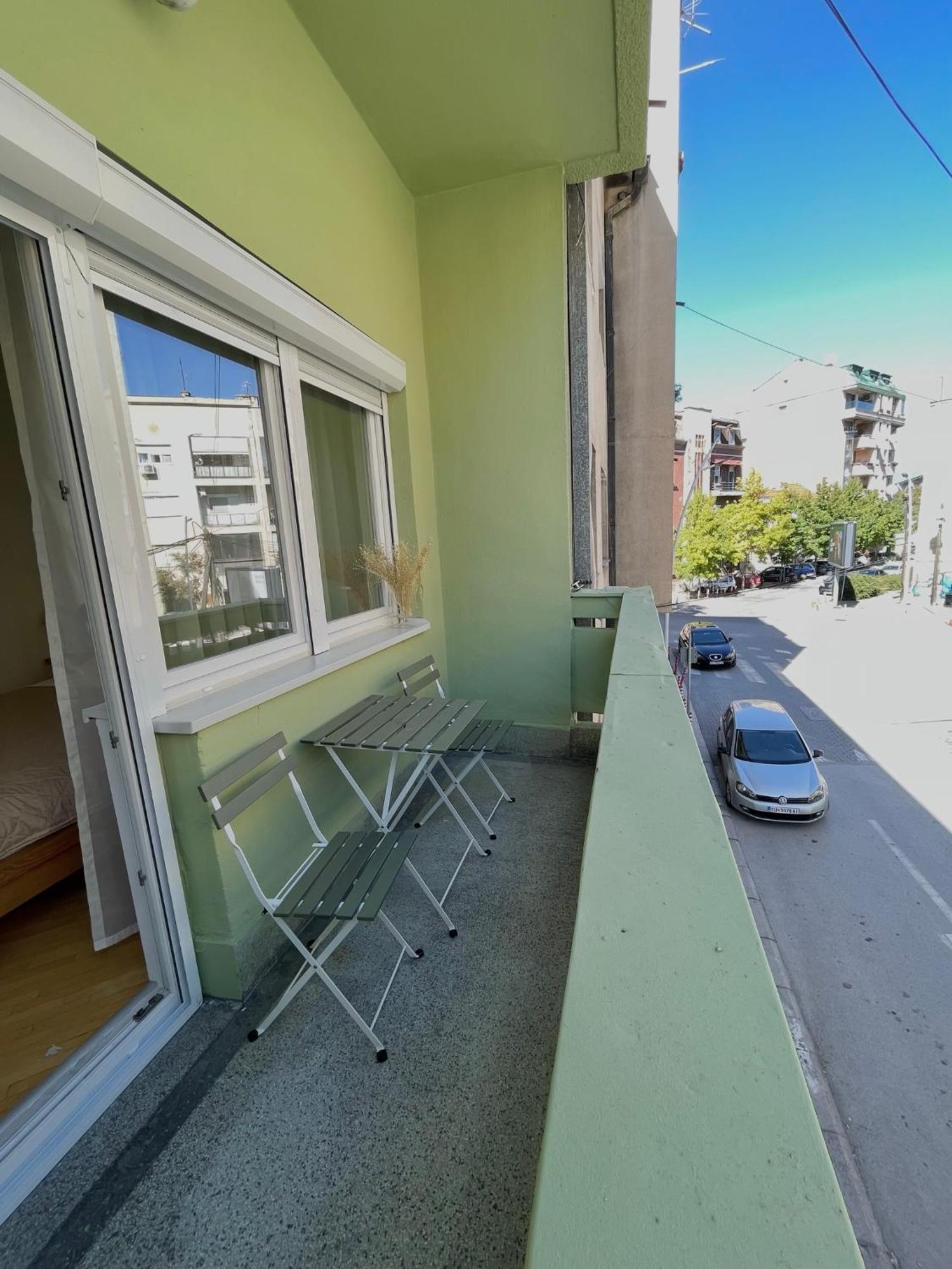 Debar Maalo 2bdrm Apt, 2 Min Walk To Park