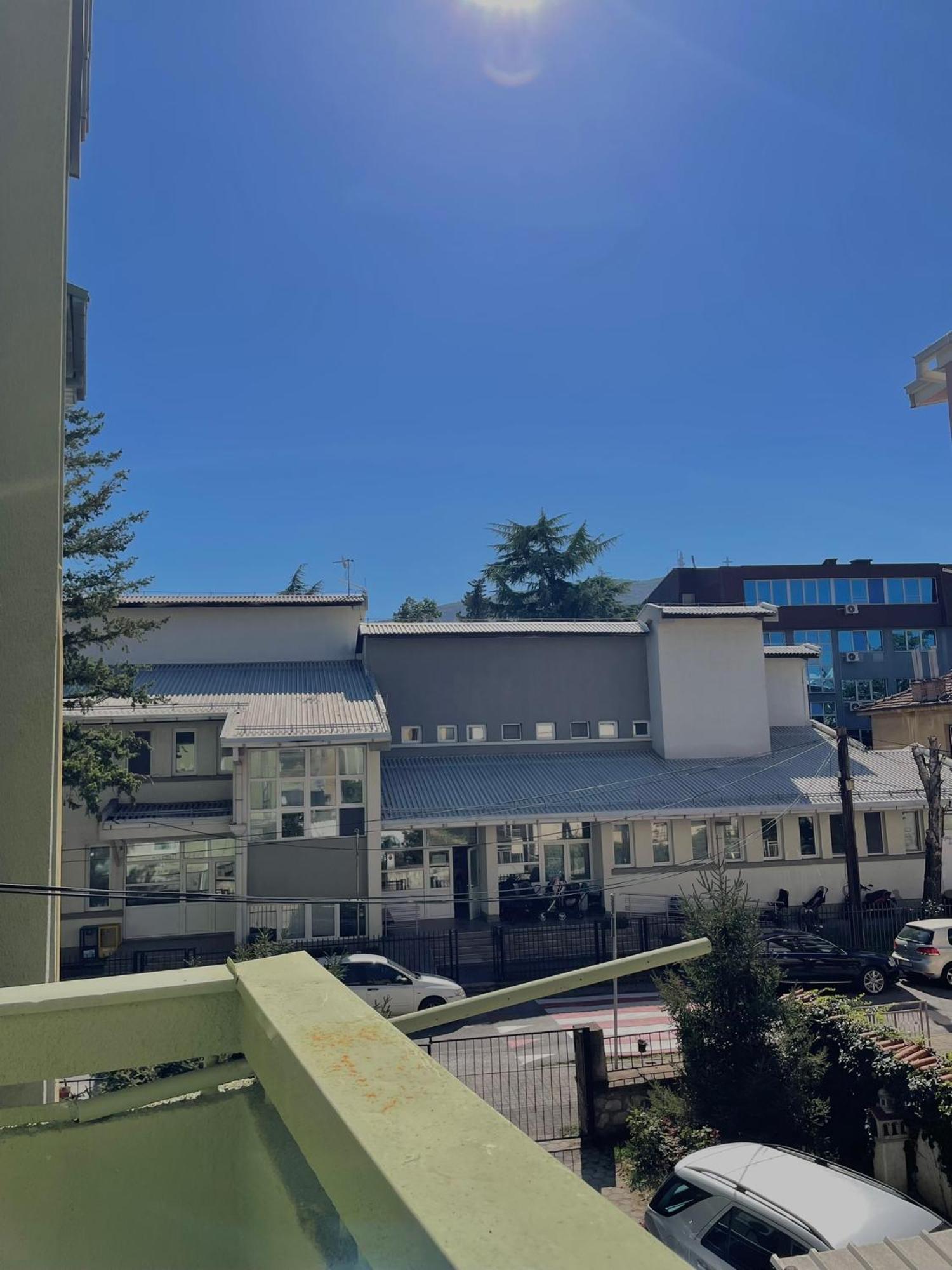 Debar Maalo 2bdrm Apt, 2 Min Walk To Park