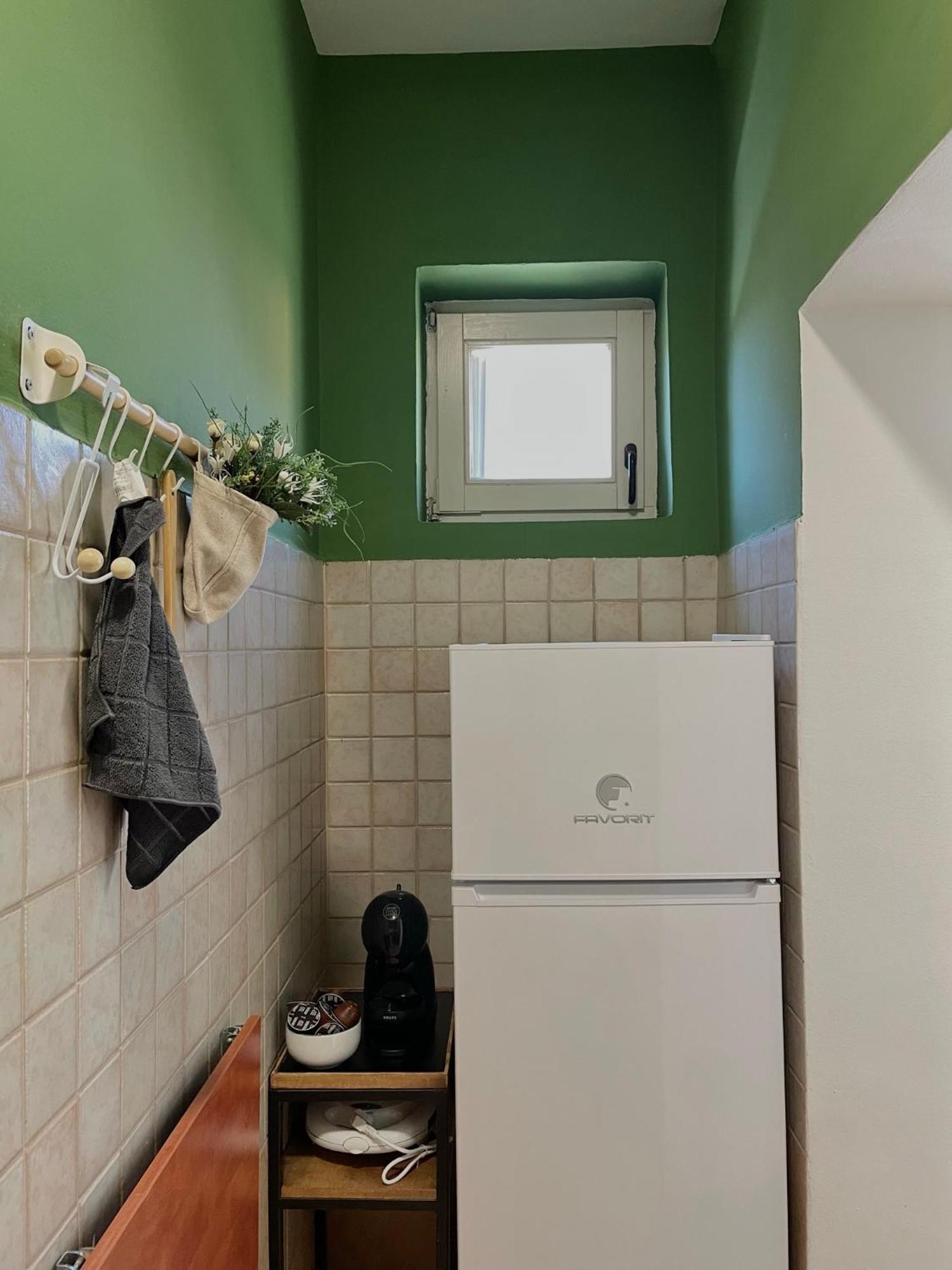 Lägenhet Debar Maalo 2bdrm Apt, 2 Min Walk To Park *