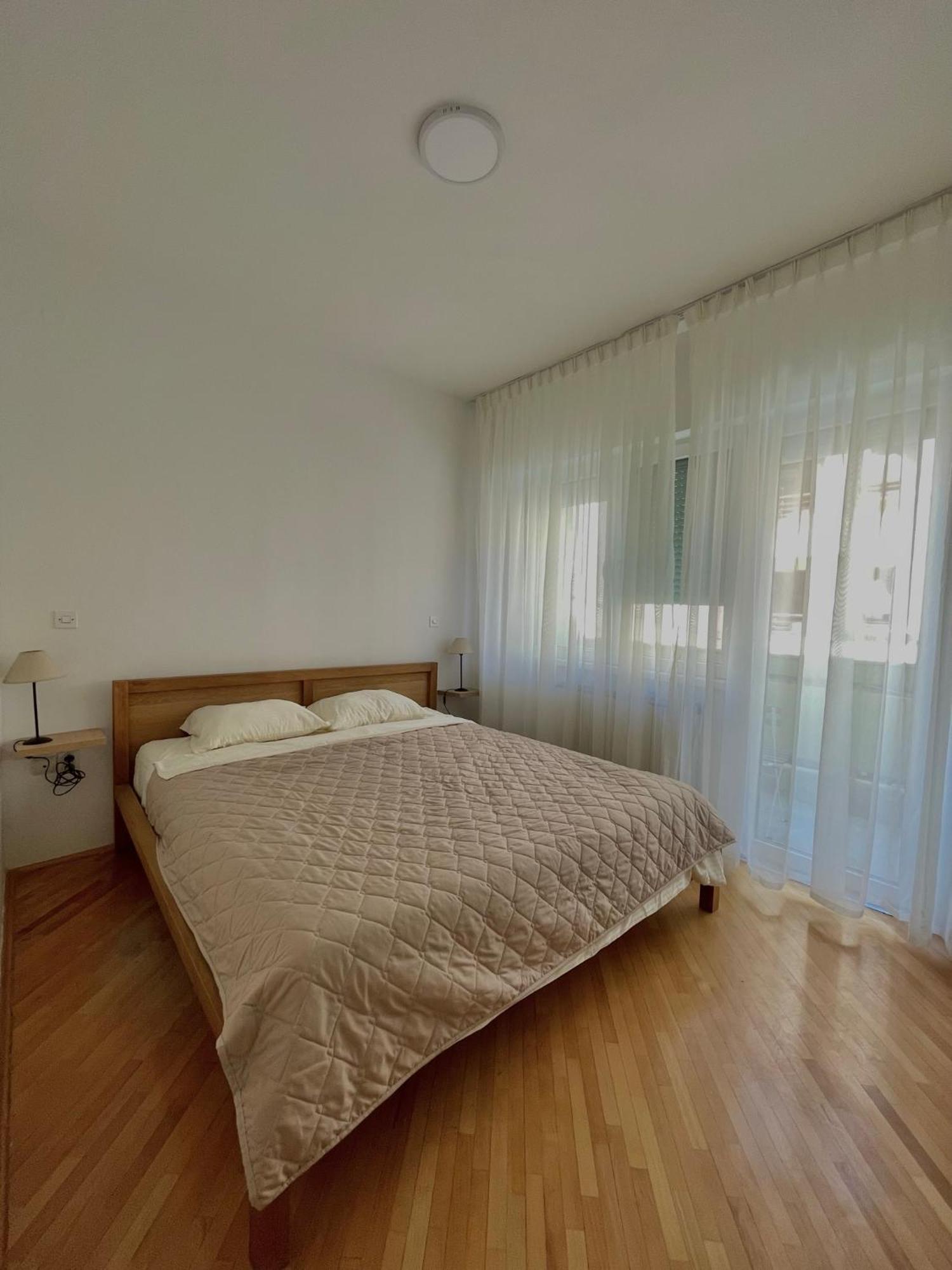 Lägenhet Debar Maalo 2bdrm Apt, 2 Min Walk To Park