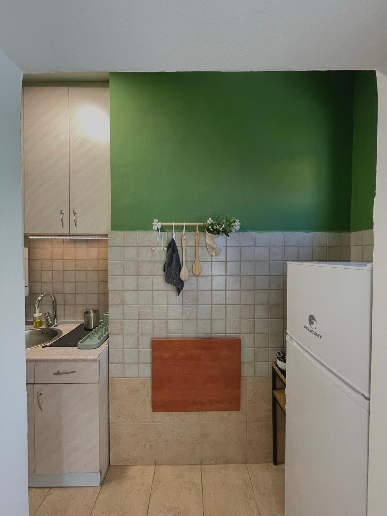 Debar Maalo 2bdrm Apt, 2 Min Walk To Park *